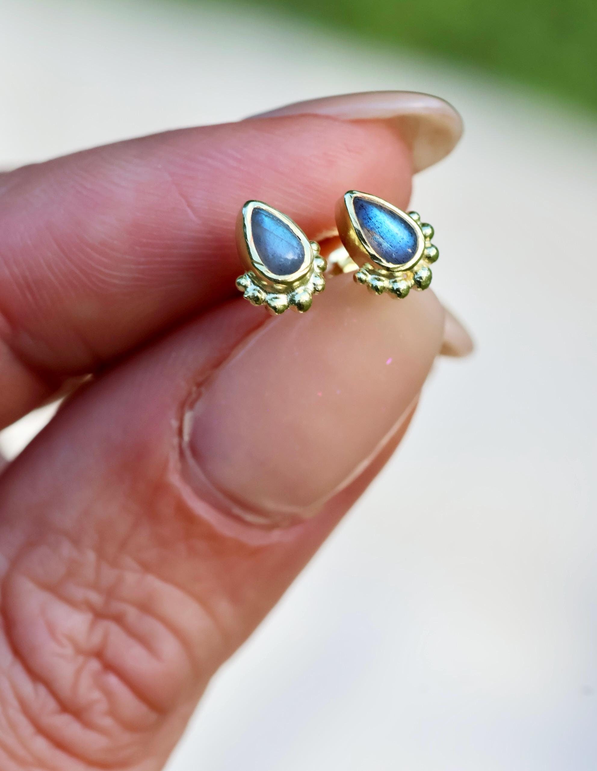 Mini Gias Gold Labradorite Studs