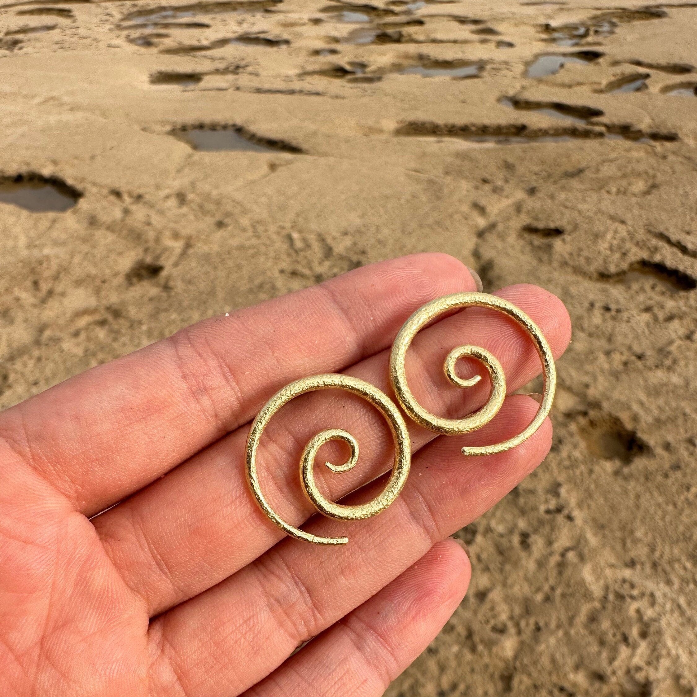 Swirl Gold Earrings Medium